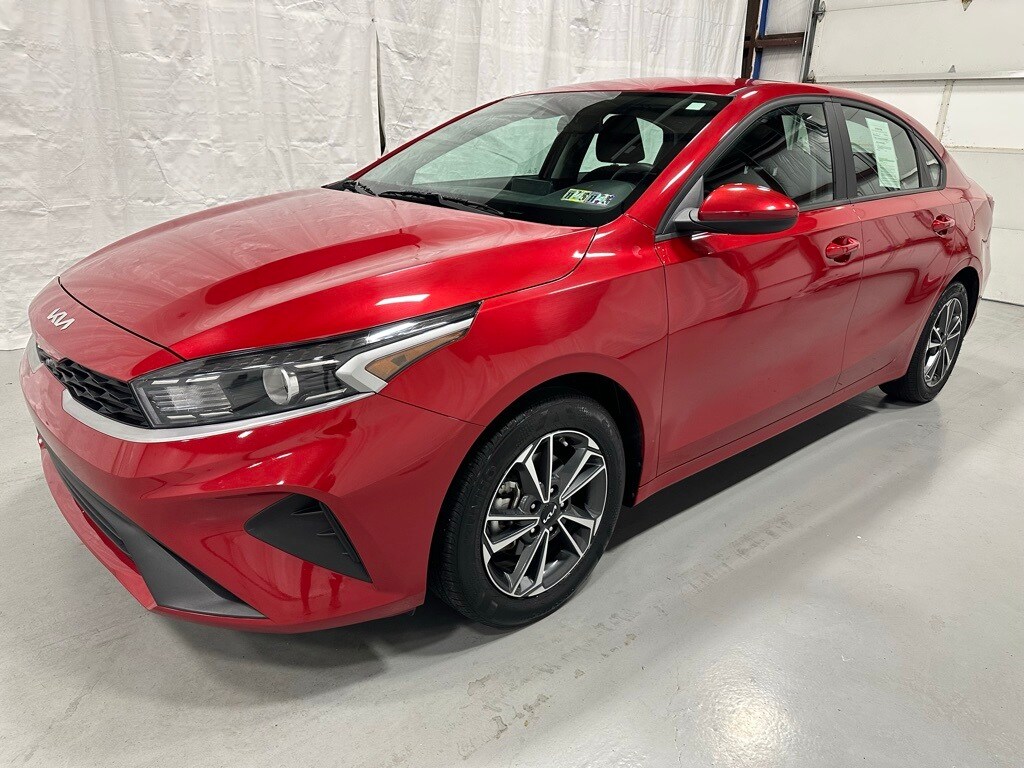 2024 Kia Forte LXS photo 3