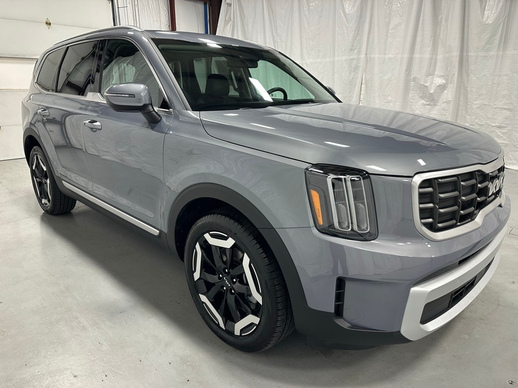 Used 2025 Kia Telluride S SUV