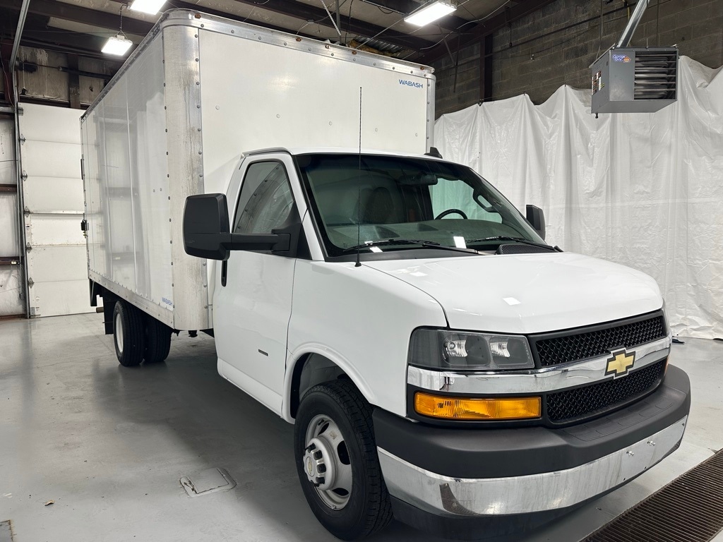 2022 Chevrolet Express Cutaway Base's photo