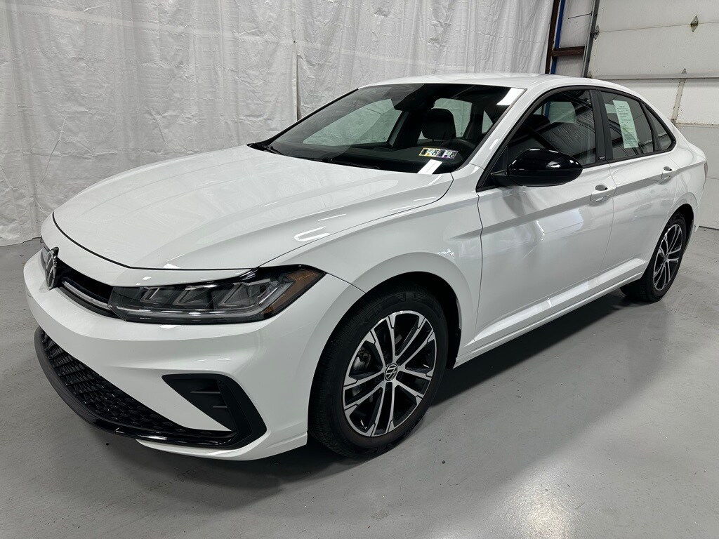 2025 Volkswagen Jetta 1.5T Sport photo 3