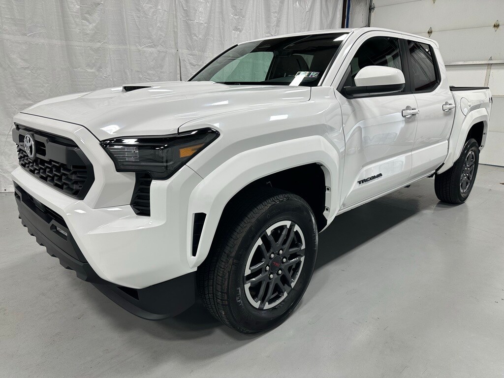 2025 Toyota Tacoma TRD Sport photo 3