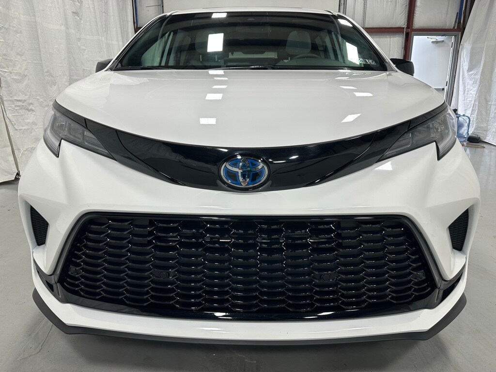 2025 Toyota Sienna XSE photo 2