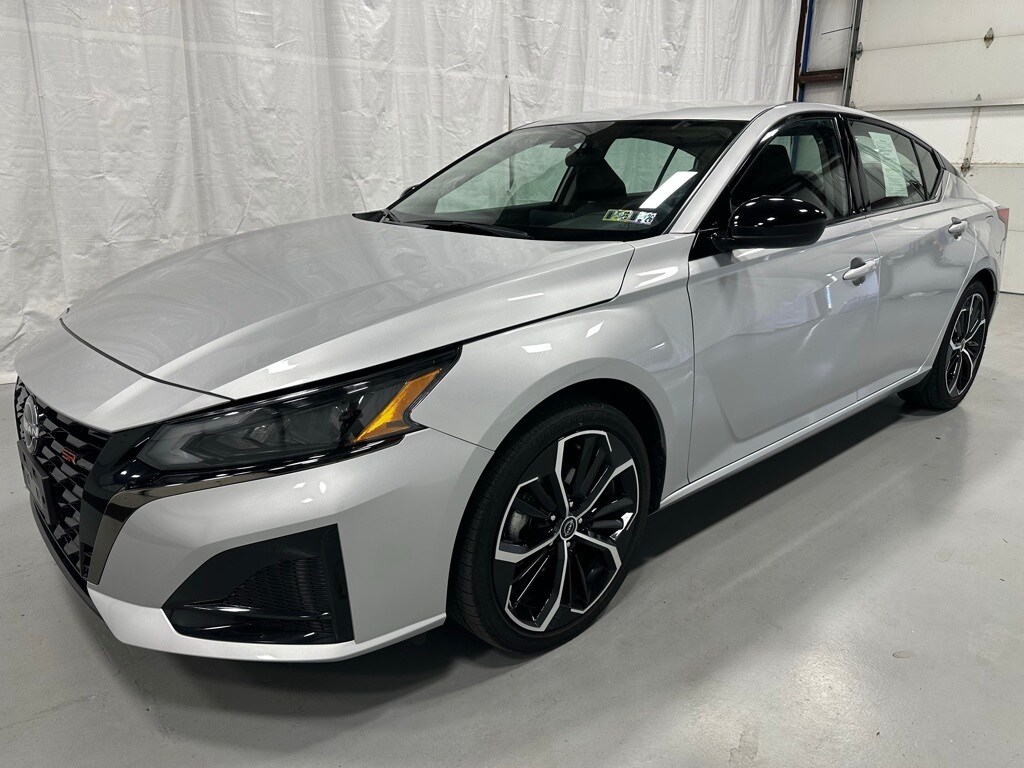 2024 Nissan Altima 2.5 SR photo 2