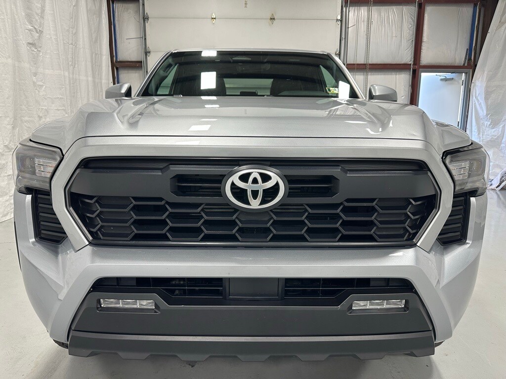 2024 Toyota Tacoma TRD photo 2