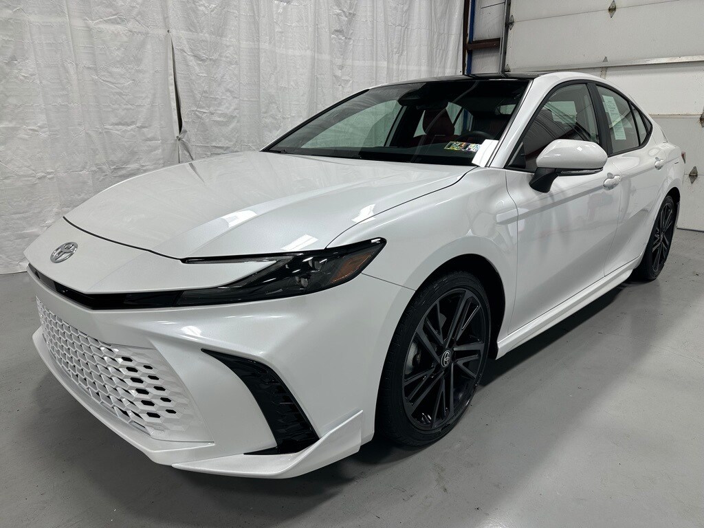 2025 Toyota Camry XSE photo 3