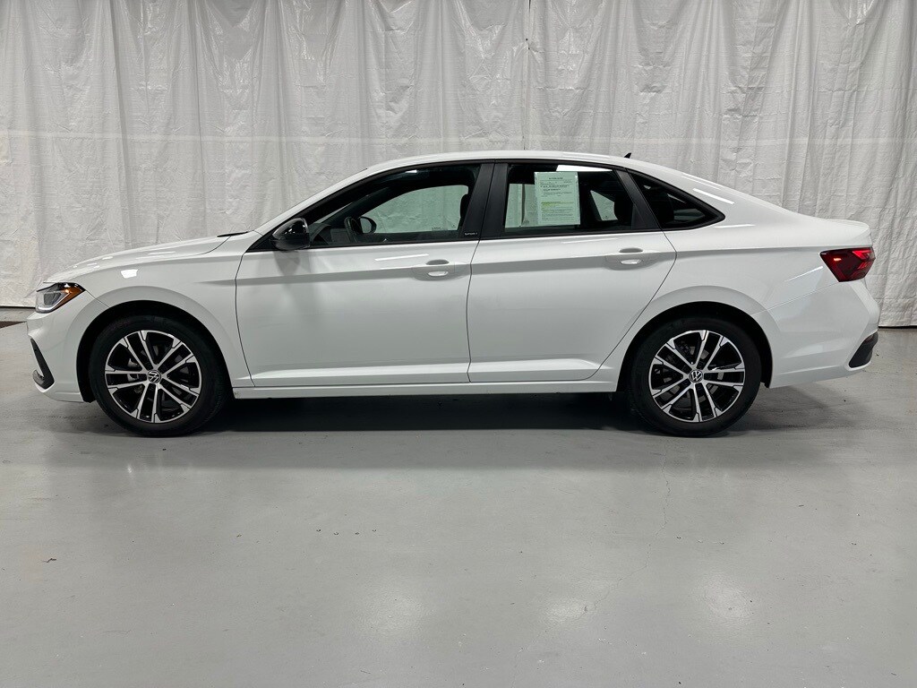 2025 Volkswagen Jetta 1.5T Sport photo 4