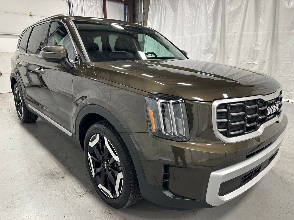 Used 2025 Kia Telluride S SUV