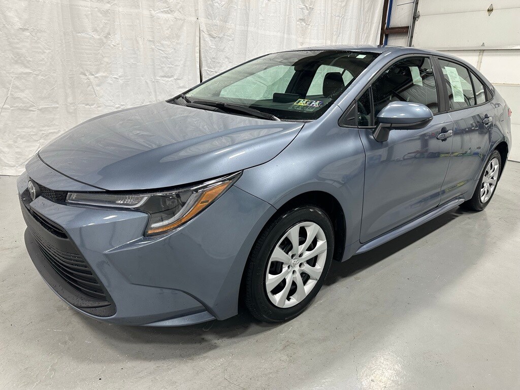 2024 Toyota Corolla LE photo 2