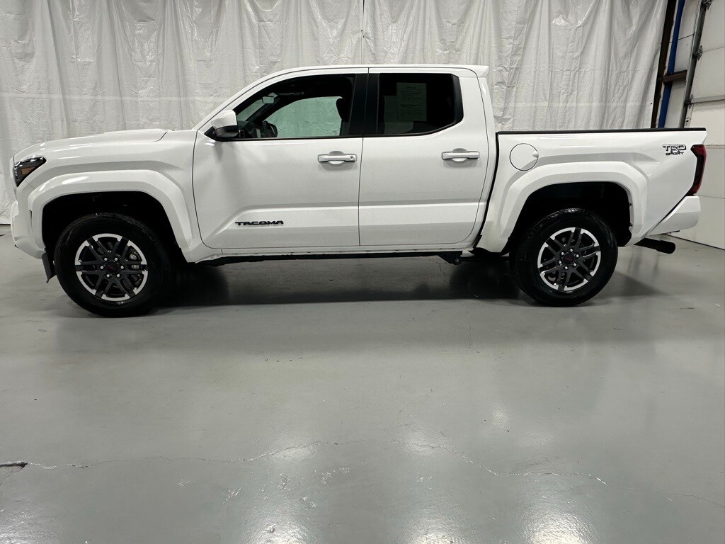 2025 Toyota Tacoma TRD Sport photo 4