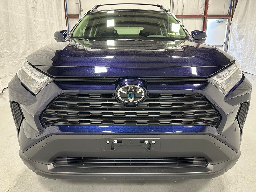 2025 Toyota RAV4 Hybrid XLE photo 2