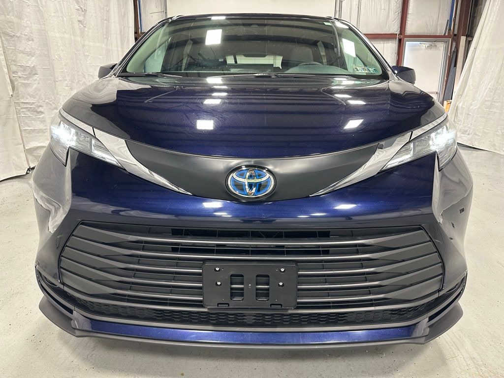 Used 2025 Toyota Sienna LE 8 Passenger Van Passenger Van