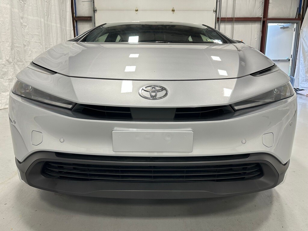 2025 Toyota Prius LE photo 2