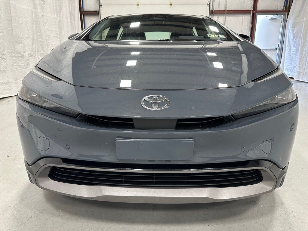 2025 Toyota Prius XLE photo 2