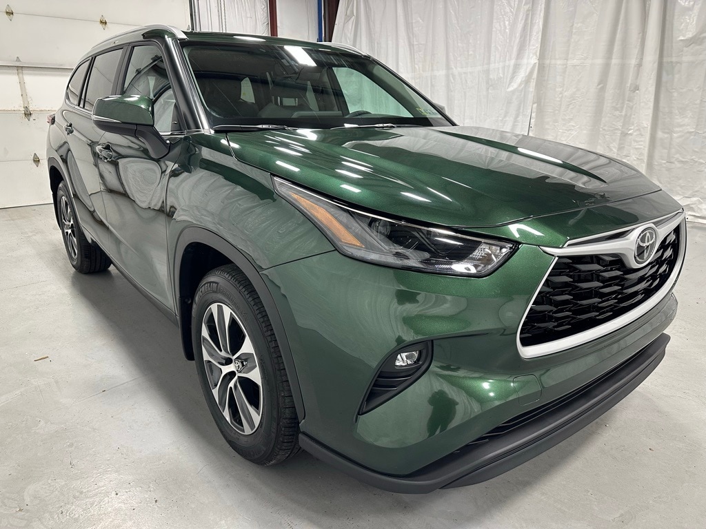 Used 2025 Toyota Highlander XLE SUV