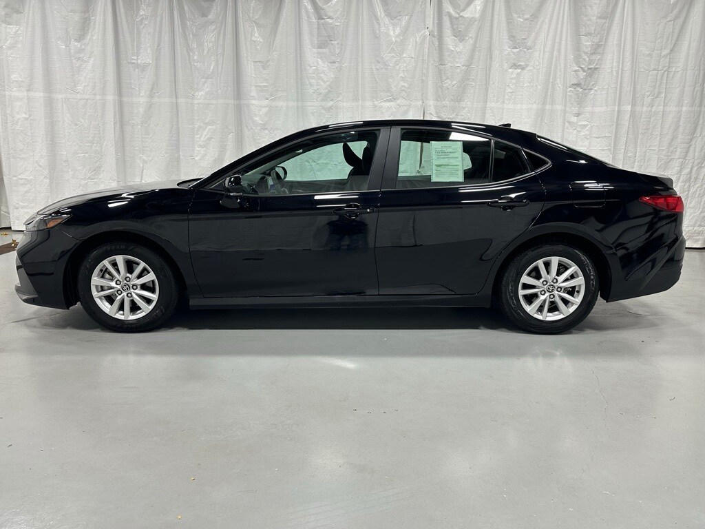 2025 Toyota Camry LE photo 4