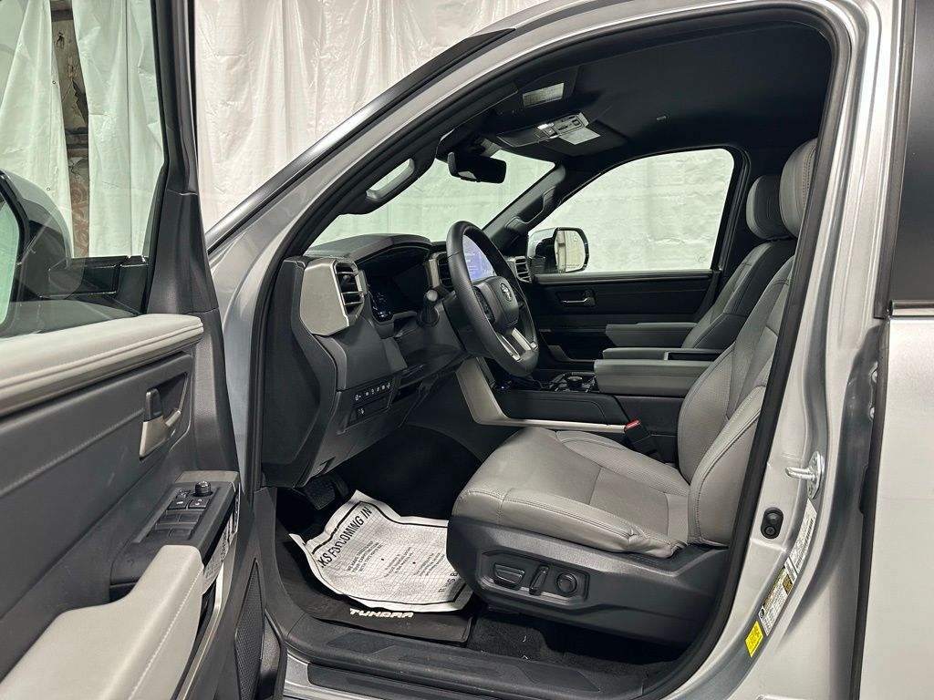 2025 Toyota Tundra Limited - Photo 10