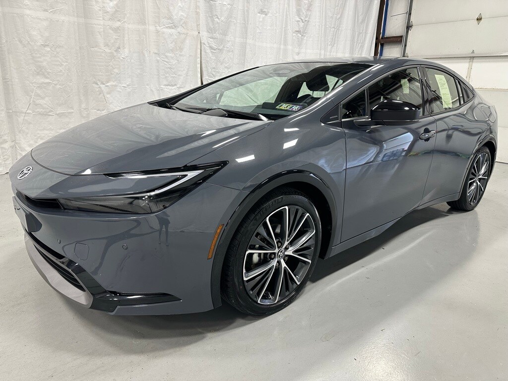 2025 Toyota Prius XLE photo 3
