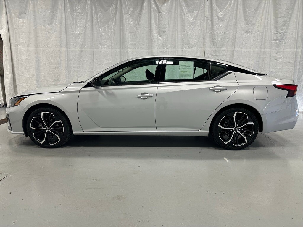 2024 Nissan Altima 2.5 SR photo 3