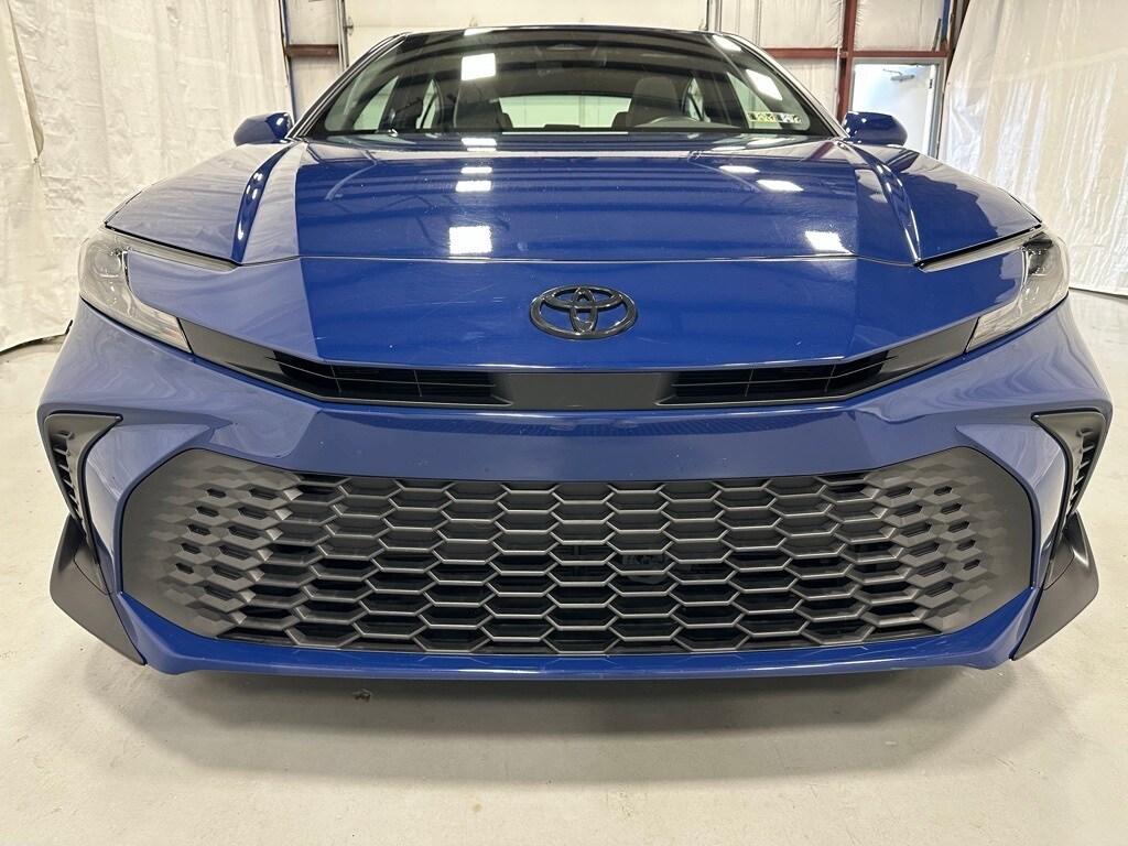 2025 Toyota Camry SE photo 2