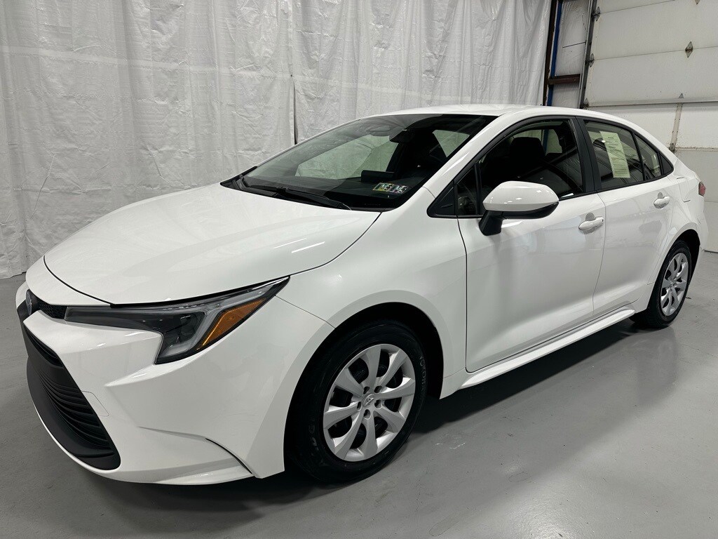 2025 Toyota Corolla Hybrid LE photo 3