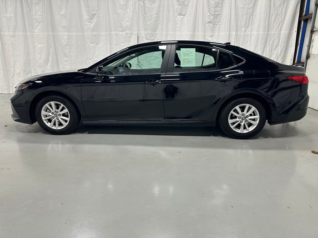 2025 Toyota Camry LE photo 4