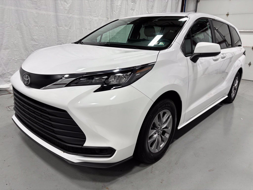 Used 2026 Toyota Sienna LE 8 Passenger Van Passenger Van