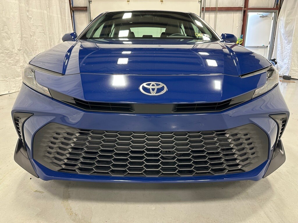 2025 Toyota Camry SE photo 2