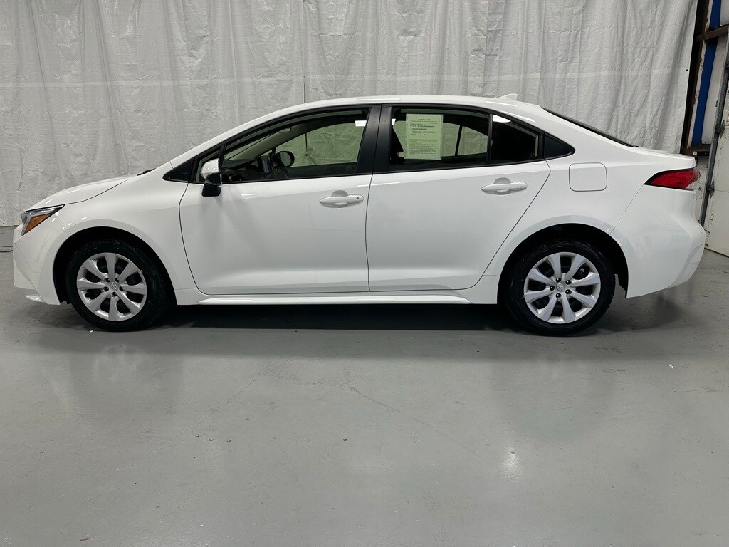 2025 Toyota Corolla Hybrid LE photo 3