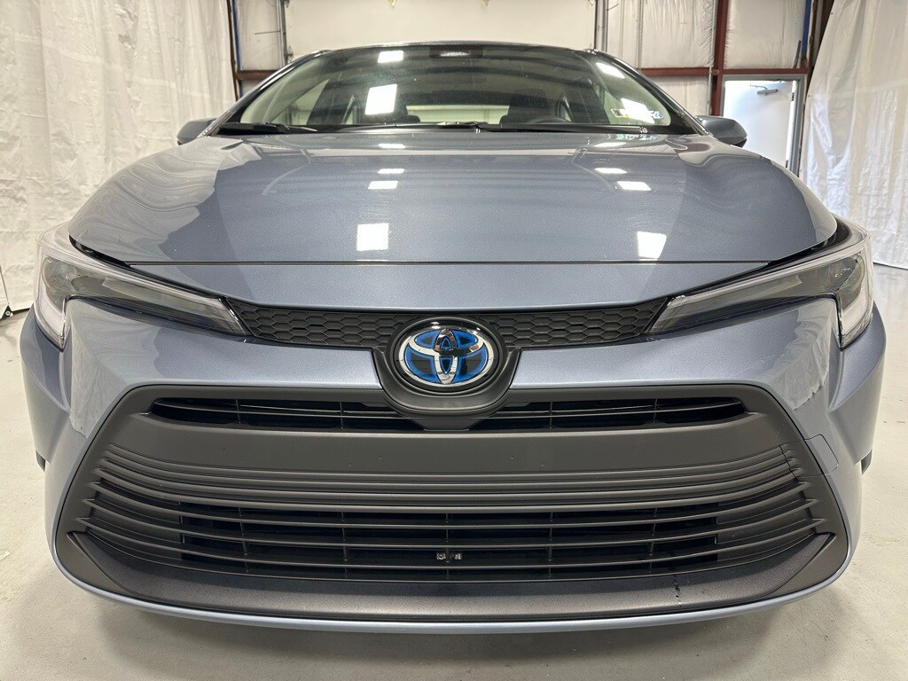 2025 Toyota Corolla Hybrid LE photo 2