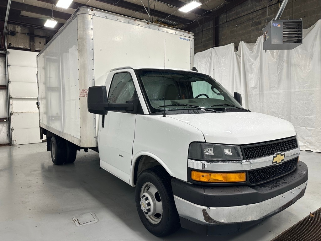 2022 Chevrolet Express Cutaway Base's photo