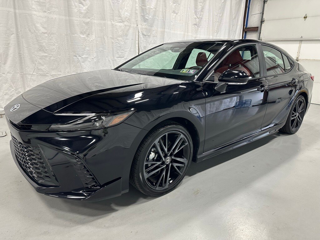 2025 Toyota Camry XSE photo 3