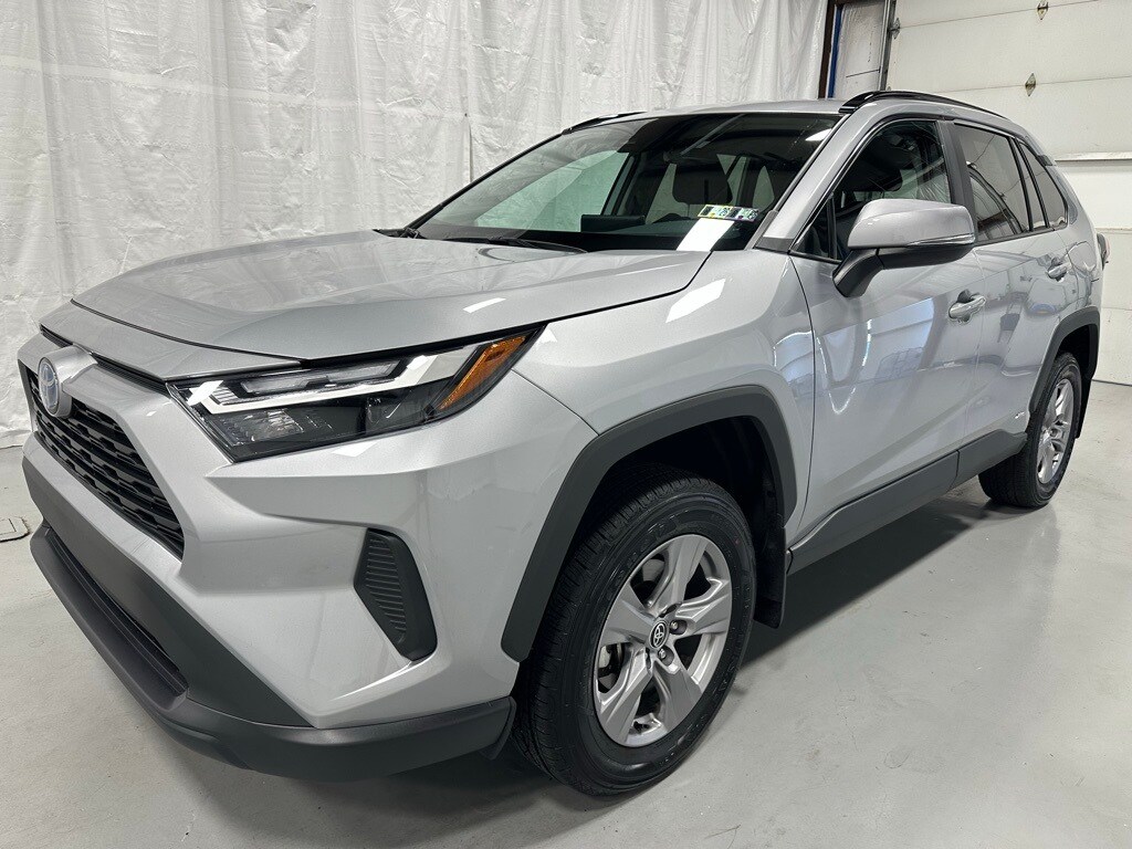 2024 Toyota RAV4 Hybrid XLE photo 2