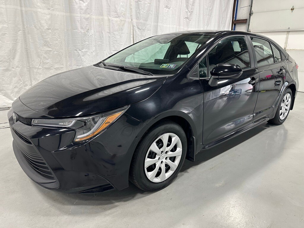 2024 Toyota Corolla LE photo 3