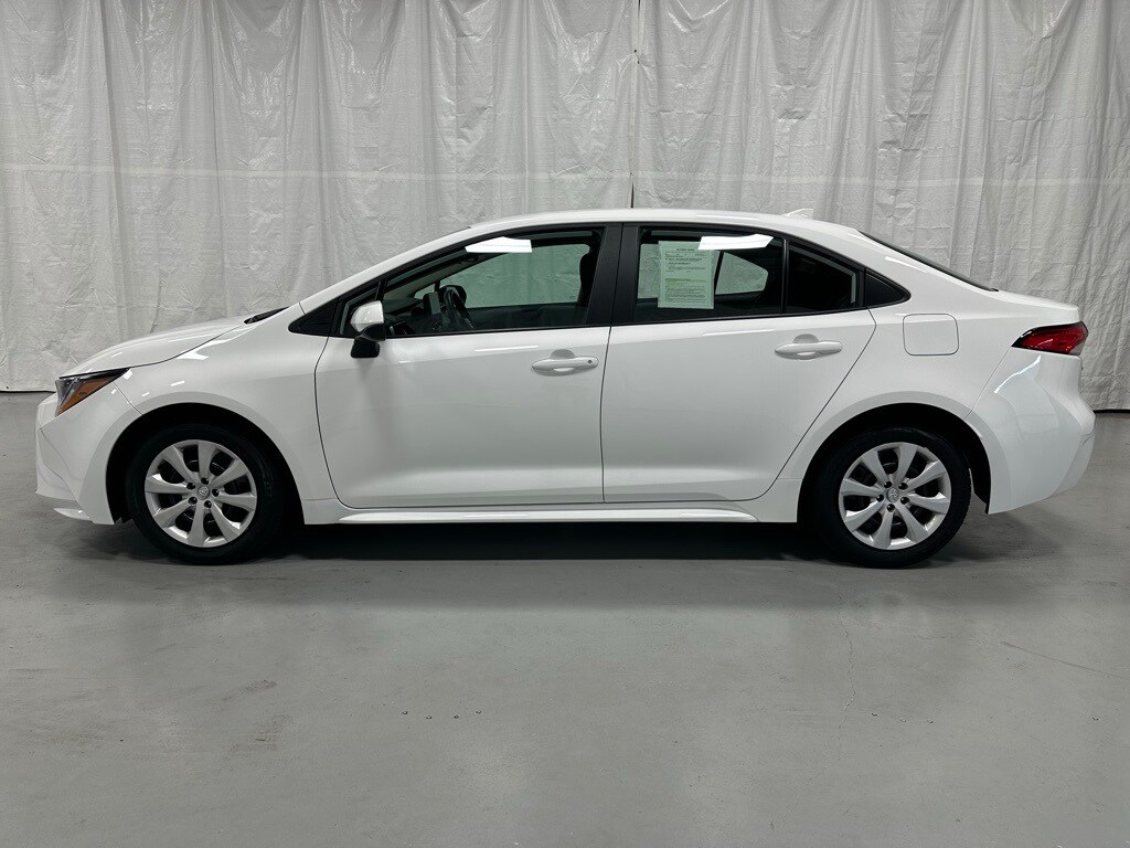 2025 Toyota Corolla LE photo 4
