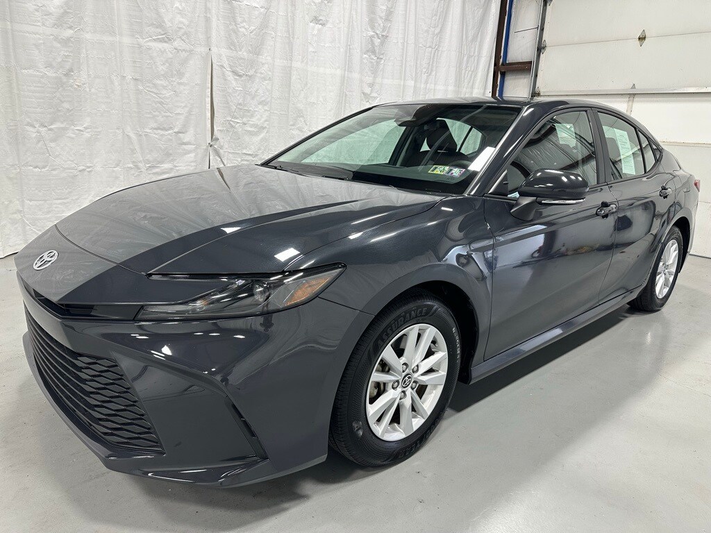 2025 Toyota Camry LE photo 3