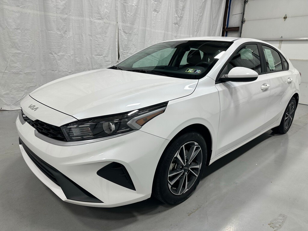 2024 Kia Forte LXS photo 3