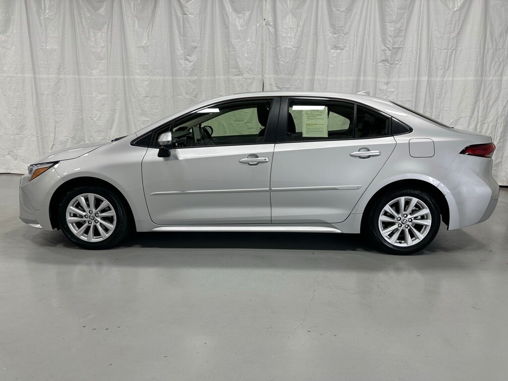 2025 Toyota Corolla Hybrid XLE photo 3