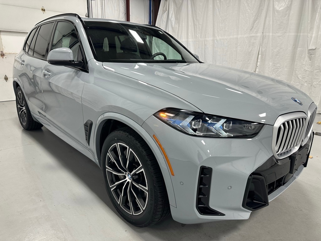 2026 BMW X5 50e's photo