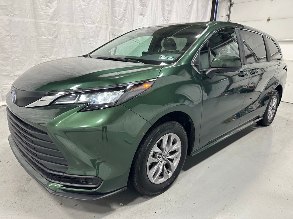 Used 2025 Toyota Sienna LE 8 Passenger Van Passenger Van