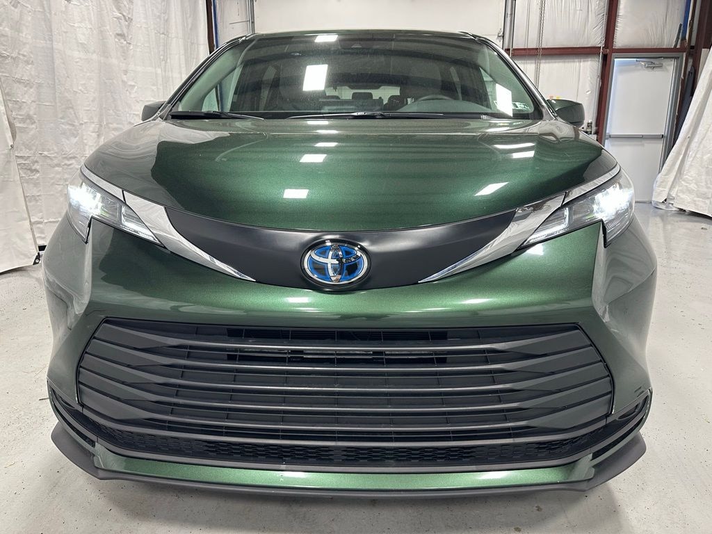 Used 2025 Toyota Sienna LE 8 Passenger Van Passenger Van