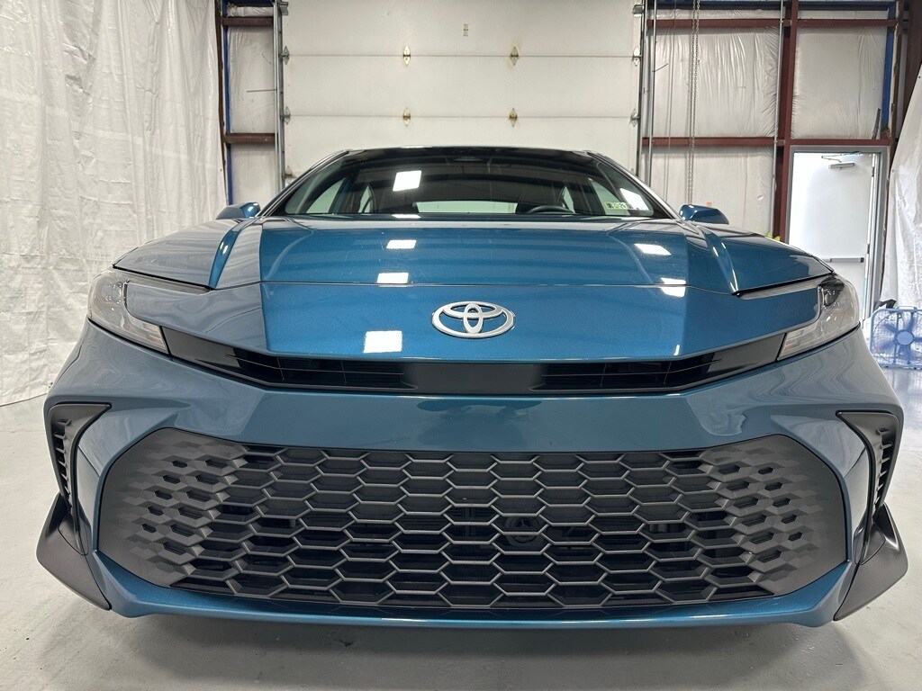 2025 Toyota Camry SE photo 2