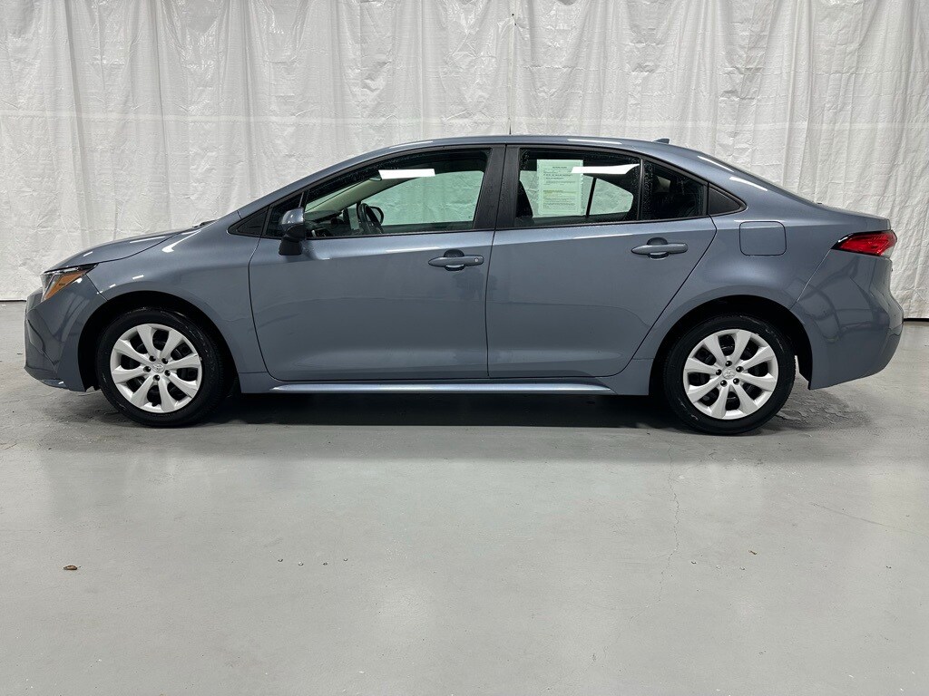 2024 Toyota Corolla LE photo 3