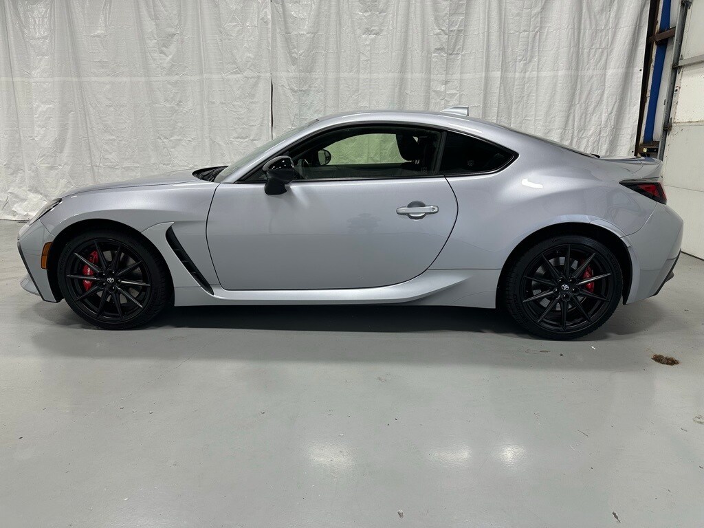 2025 Toyota GR86 Base photo 4
