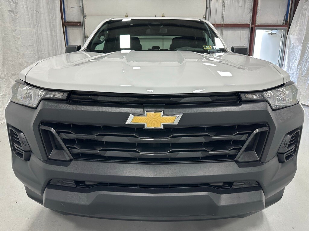 2024 Chevrolet Colorado photo 2