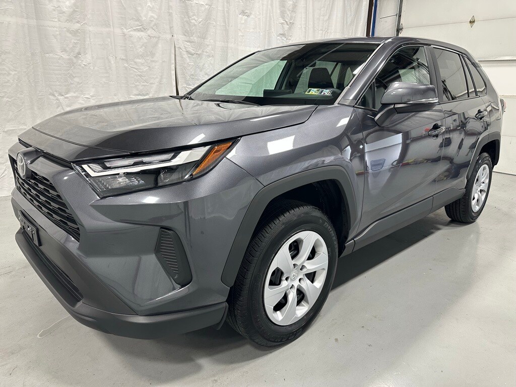 2025 Toyota RAV4 LE photo 3