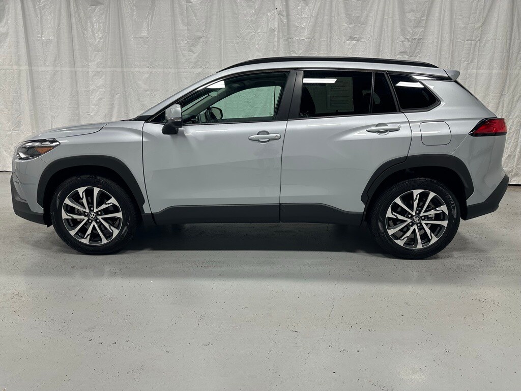 2024 Toyota Corolla Cross XLE photo 4