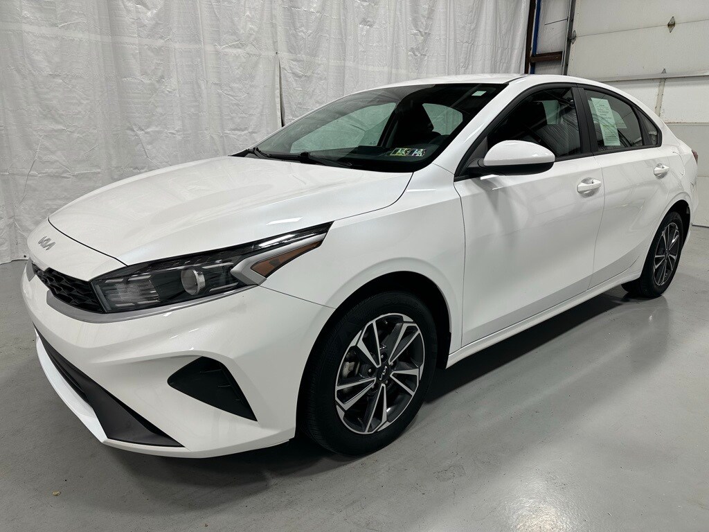 2024 Kia Forte LXS photo 3