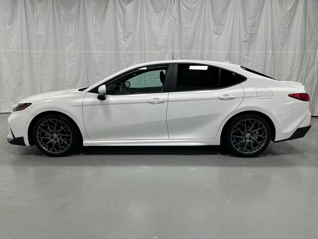 2025 Toyota Camry SE photo 4