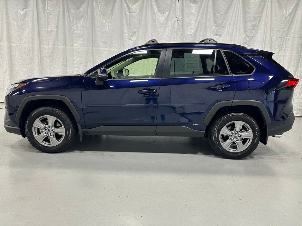2025 Toyota RAV4 Hybrid XLE photo 4