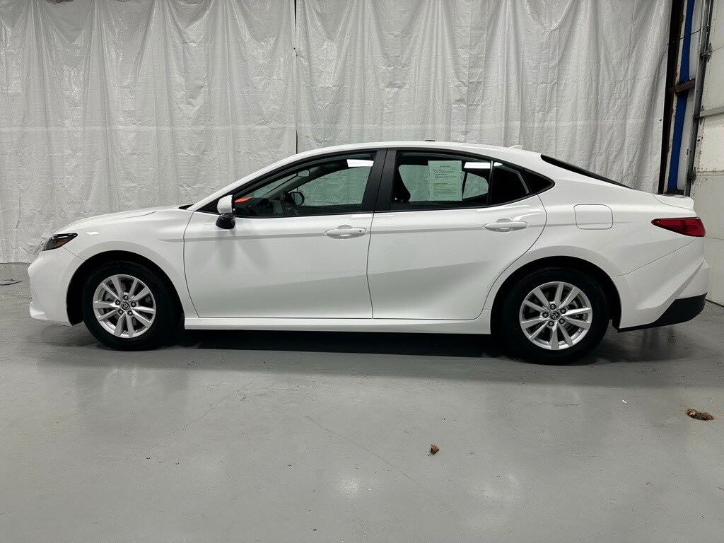 2025 Toyota Camry LE photo 4